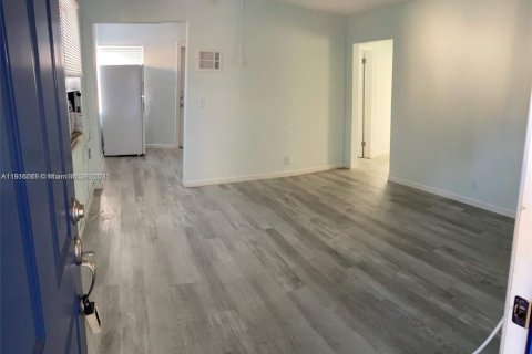 Propiedad comercial en venta en West Palm Beach, Florida, 194.72 m2 № 1971752 - foto 12