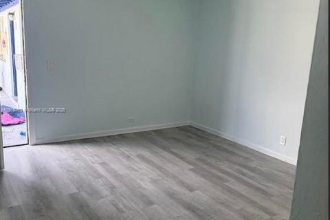 Propiedad comercial en venta en West Palm Beach, Florida, 194.72 m2 № 1971752 - foto 4