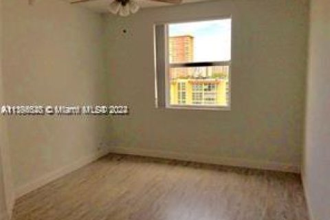 Condo in Sunny Isles Beach, Florida, 1 bedroom  № 1860836 - photo 15