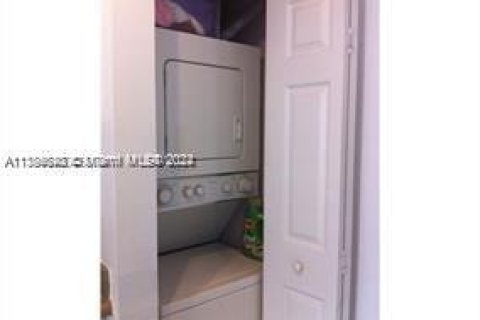 Condo in Sunny Isles Beach, Florida, 1 bedroom  № 1860836 - photo 14