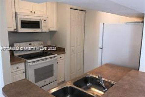 Condo in Sunny Isles Beach, Florida, 1 bedroom  № 1860836 - photo 11