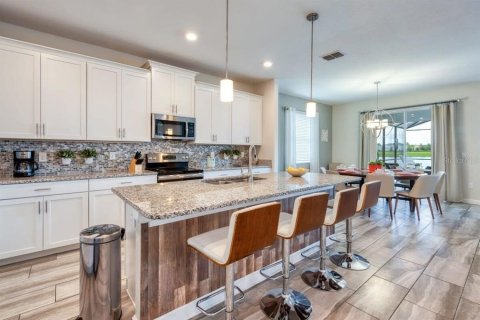 Casa en venta en Kissimmee, Florida, 6 dormitorios, 305.74 m2 № 2225973 - foto 7