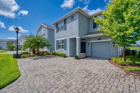 Casa en venta en Kissimmee, Florida, 6 dormitorios, 305.74 m2 № 2225973 - foto 2