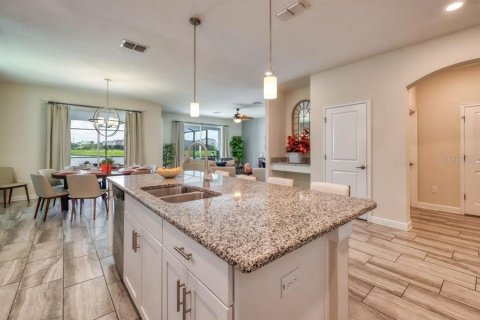 Casa en venta en Kissimmee, Florida, 6 dormitorios, 305.74 m2 № 2225973 - foto 9
