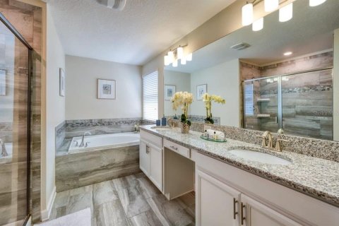 Casa en venta en Kissimmee, Florida, 6 dormitorios, 305.74 m2 № 2225973 - foto 23