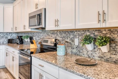 Casa en venta en Kissimmee, Florida, 6 dormitorios, 305.74 m2 № 2225973 - foto 8