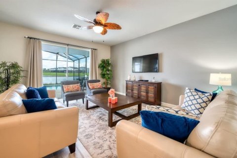 Casa en venta en Kissimmee, Florida, 6 dormitorios, 305.74 m2 № 2225973 - foto 4