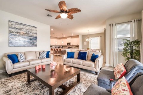Casa en venta en Kissimmee, Florida, 6 dormitorios, 305.74 m2 № 2225973 - foto 5