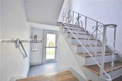 Apartamento en alquiler en Miami Beach, Florida, 2 dormitorios, 513.38 m2 № 2009451 - foto 4