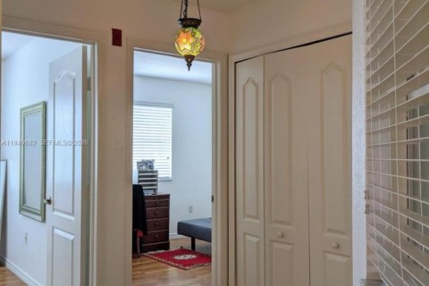 Condo in Miami, Florida, 3 bedrooms  № 1997759 - photo 7