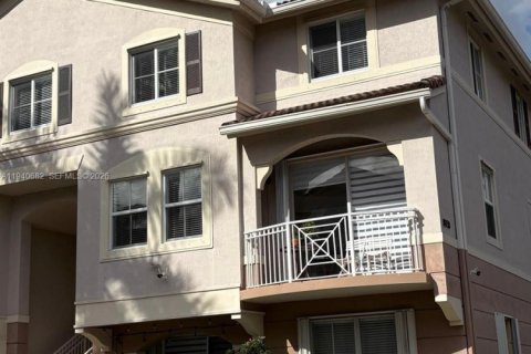 Condo in Miami, Florida, 3 bedrooms  № 1997759