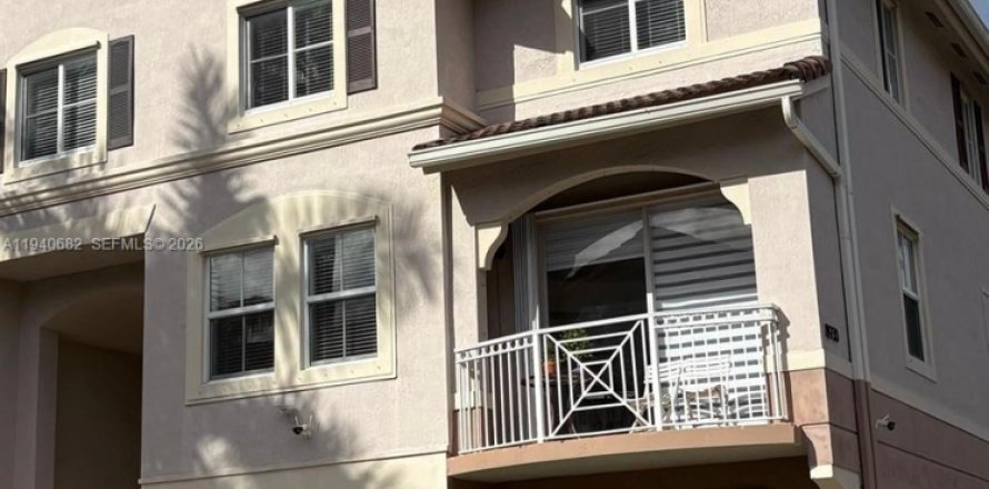 Condo in Miami, Florida, 3 bedrooms  № 1997759