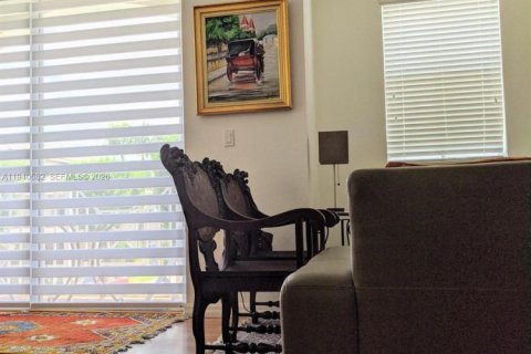 Condo in Miami, Florida, 3 bedrooms  № 1997759 - photo 10