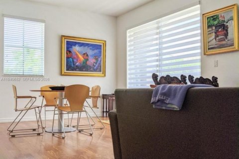 Condo in Miami, Florida, 3 bedrooms  № 1997759 - photo 11