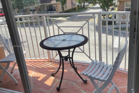 Condo in Miami, Florida, 3 bedrooms  № 1997759 - photo 18