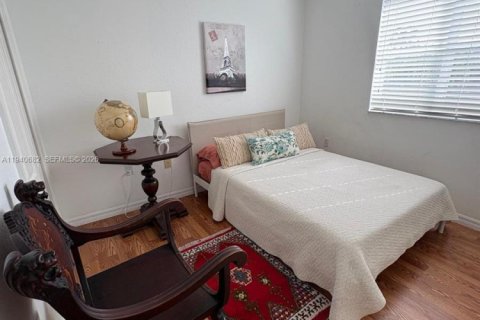 Condo in Miami, Florida, 3 bedrooms  № 1997759 - photo 16