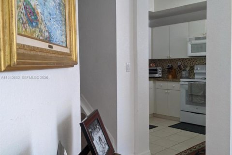 Condo in Miami, Florida, 3 bedrooms  № 1997759 - photo 14