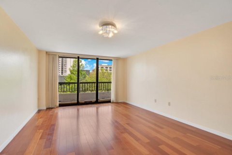 Condo in Orlando, Florida, 2 bedrooms № 2205053 - photo 11
