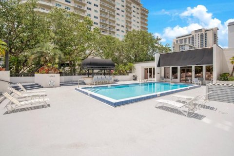 Condo in Orlando, Florida, 2 bedrooms № 2205053 - photo 17