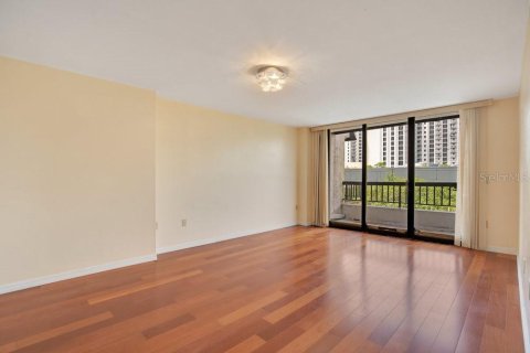 Condo in Orlando, Florida, 2 bedrooms № 2205053 - photo 10