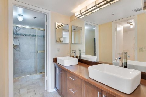 Condo in Orlando, Florida, 2 bedrooms № 2205053 - photo 12