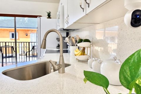 Condo in Hialeah, Florida, 2 bedrooms  № 2412952 - photo 4