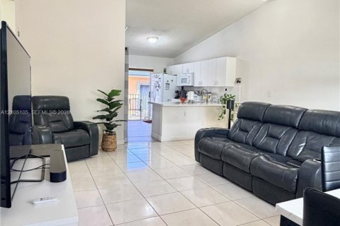 Condo in Hialeah, Florida, 2 bedrooms  № 2412952 - photo 13