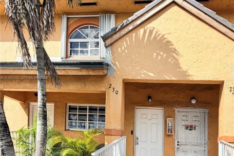 Condo in Hialeah, Florida, 2 bedrooms № 2412952