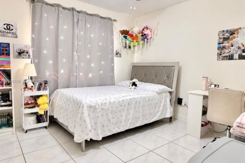 Condo in Hialeah, Florida, 2 bedrooms  № 2412952 - photo 20
