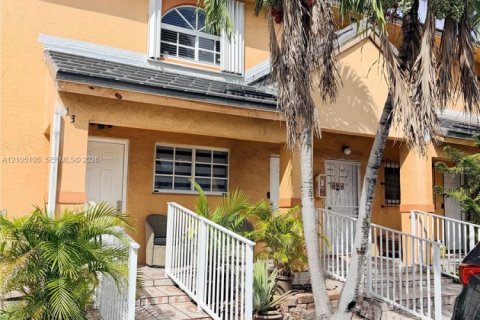 Condo in Hialeah, Florida, 2 bedrooms  № 2412952 - photo 2