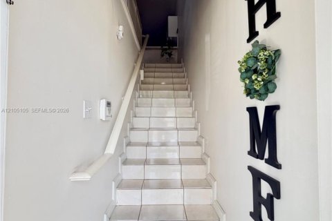 Condo in Hialeah, Florida, 2 bedrooms  № 2412952 - photo 3