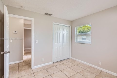 House in Lauderhill, Florida 5 bedrooms, 158.21 sq.m. № 1760866 - photo 20