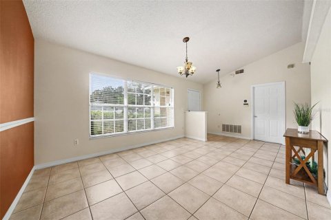 Villa ou maison à vendre à Apopka, Floride: 3 chambres, 144.56 m2 № 2415437 - photo 6