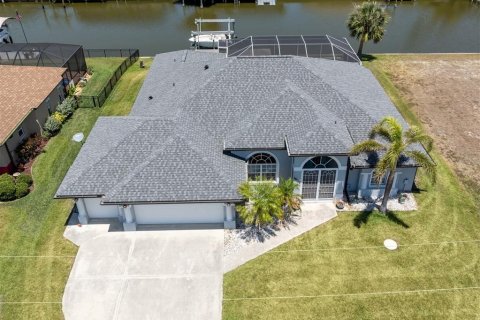 House in Port Charlotte, Florida 3 bedrooms, 193.33 sq.m. № 1673884 - photo 1