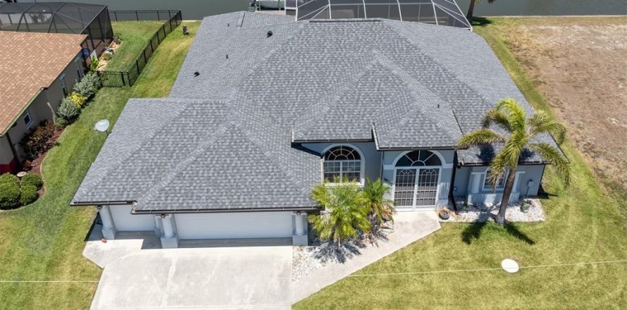 House in Port Charlotte, Florida 3 bedrooms, 193.33 sq.m. № 1673884