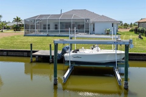 House in Port Charlotte, Florida 3 bedrooms, 193.33 sq.m. № 1673884 - photo 5