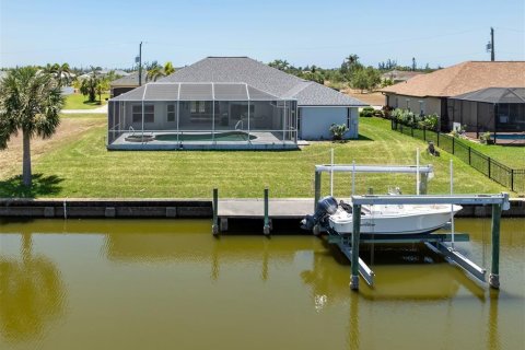 House in Port Charlotte, Florida 3 bedrooms, 193.33 sq.m. № 1673884 - photo 19