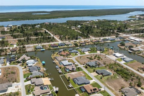 House in Port Charlotte, Florida 3 bedrooms, 193.33 sq.m. № 1673884 - photo 22
