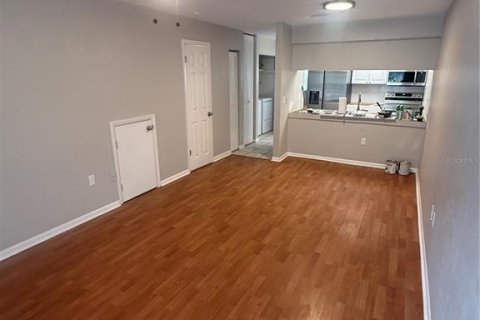 Appartement à louer à Gainesville, Floride: 2 chambres, 86.4 m2 № 2267295 - photo 5