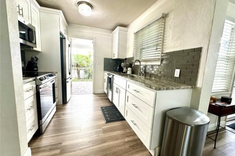 Casa en venta en Orlando, Florida, 2 dormitorios, 78.97 m2 № 1907633 - foto 12