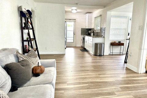 Casa en venta en Orlando, Florida, 2 dormitorios, 78.97 m2 № 1907633 - foto 9