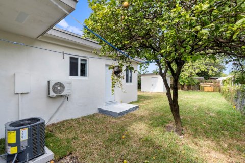 Apartment in Hialeah, Florida 3 bedrooms, 168.25 sq.m. № 1226654 - photo 1