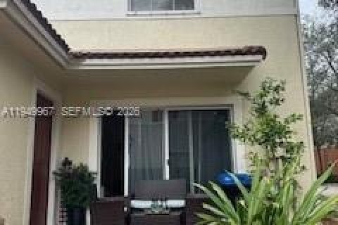 Townhouse in Miramar, Florida 2 bedrooms, 120.4 sq.m. № 2009210 - photo 13