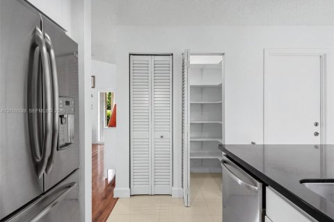Villa ou maison à vendre à Doral, Floride: 3 chambres, 152.45 m2 № 2431337 - photo 12