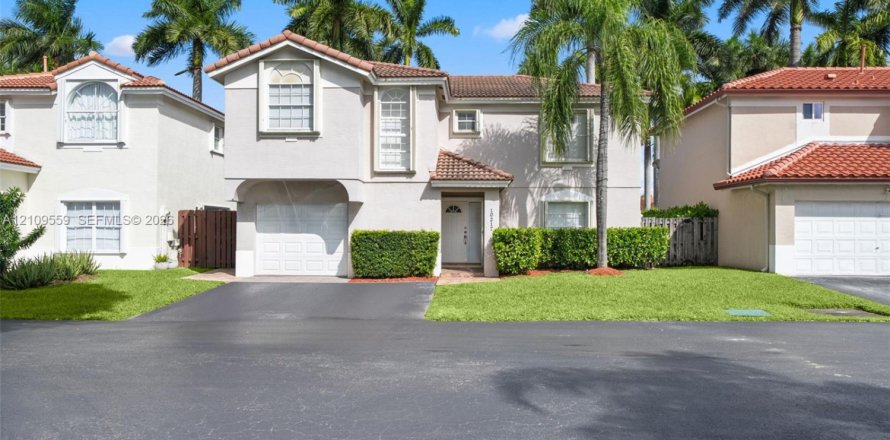 Villa ou maison à Doral, Floride 3 chambres, 152.45 m2 № 2431337