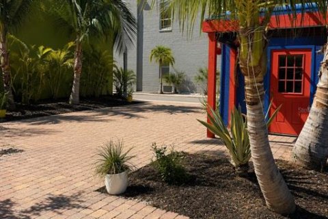 House in Sarasota, Florida 1 bedroom, 104.89 sq.m. № 2391317 - photo 2
