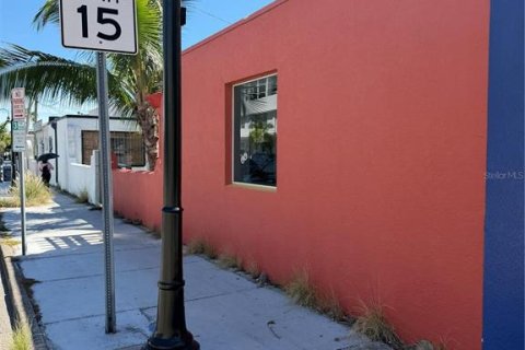 House in Sarasota, Florida 1 bedroom, 104.89 sq.m. № 2391317 - photo 5