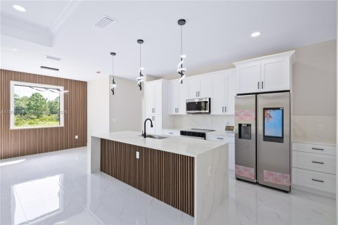 Villa ou maison à vendre à Lehigh Acres, Floride: 4 chambres, 141.4 m2 № 2035801 - photo 4