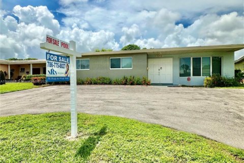 Villa ou maison à vendre à Hollywood, Floride: 3 chambres, 138.8 m2 № 1958105 - photo 2