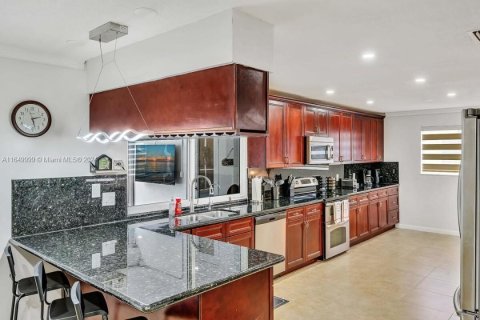 Villa ou maison à vendre à Hollywood, Floride: 3 chambres, 138.8 m2 № 1958105 - photo 26